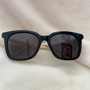 Gucci Women's Black Cream Gold Square Sunglasses New w Case and cloths